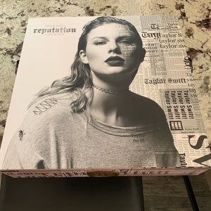 Taylor Swift Reputation VIP box set
